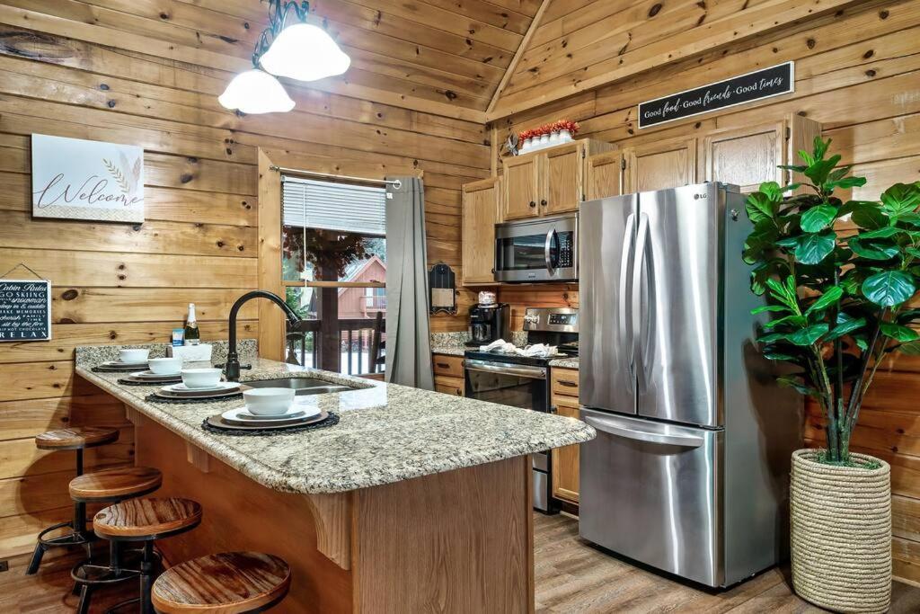 Cabin With New Hot Tub, Near Dollywood .2Bd.2Ba.Sleeps6.Bbq Sevierville Exterior foto