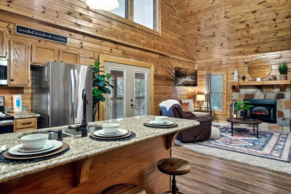 Cabin With New Hot Tub, Near Dollywood .2Bd.2Ba.Sleeps6.Bbq Sevierville Exterior foto