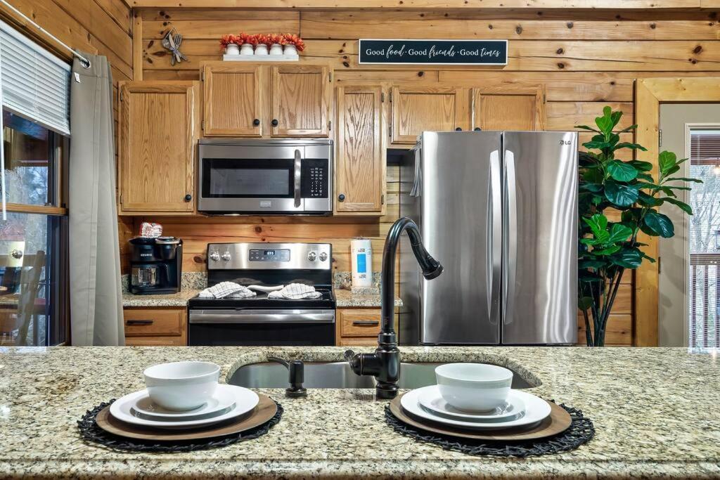 Cabin With New Hot Tub, Near Dollywood .2Bd.2Ba.Sleeps6.Bbq Sevierville Exterior foto