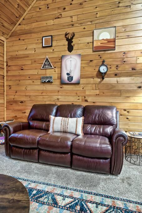 Cabin With New Hot Tub, Near Dollywood .2Bd.2Ba.Sleeps6.Bbq Sevierville Exterior foto